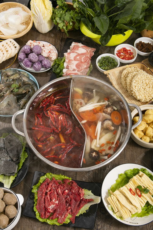 舌尖上的沸騰藝術(shù) 火鍋與飲品的視覺(jué)盛宴